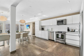 Upscale Modern Villa With Private Terrace in Bahia Mar Beachfront Resort